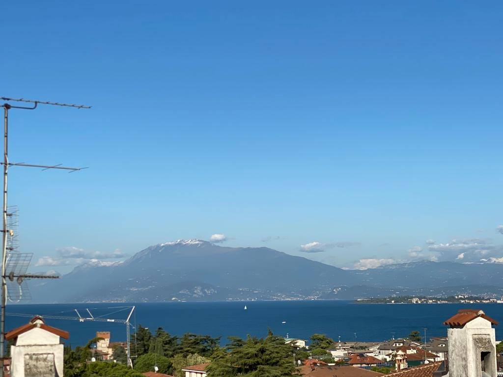 casa indipendente in vendita a Desenzano del Garda