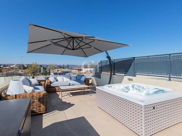 appartamento in vendita a Desenzano del Garda in zona Rivoltella