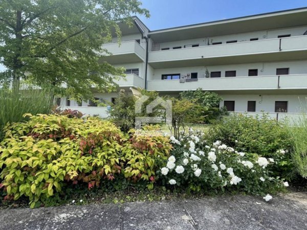 appartamento in vendita a Desenzano del Garda in zona Rivoltella