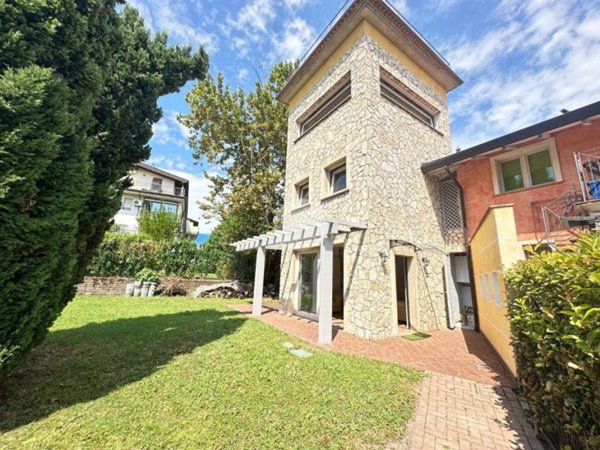 casa indipendente in vendita a Desenzano del Garda