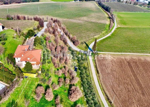 casa indipendente in vendita a Desenzano del Garda