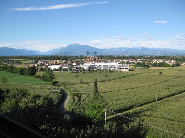casa indipendente in vendita a Desenzano del Garda