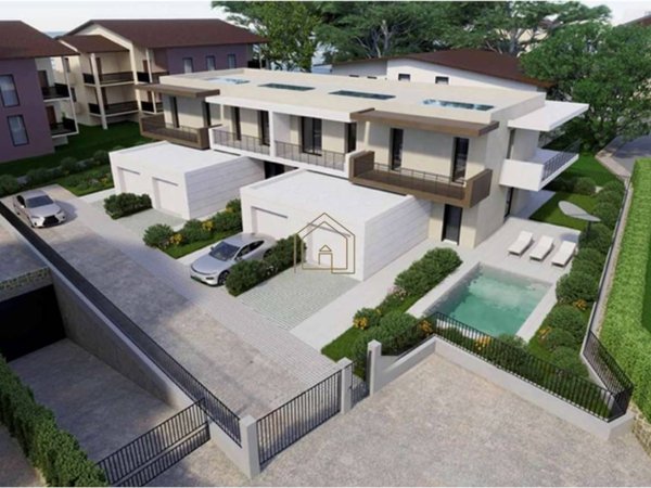 casa indipendente in vendita a Desenzano del Garda in zona Rivoltella