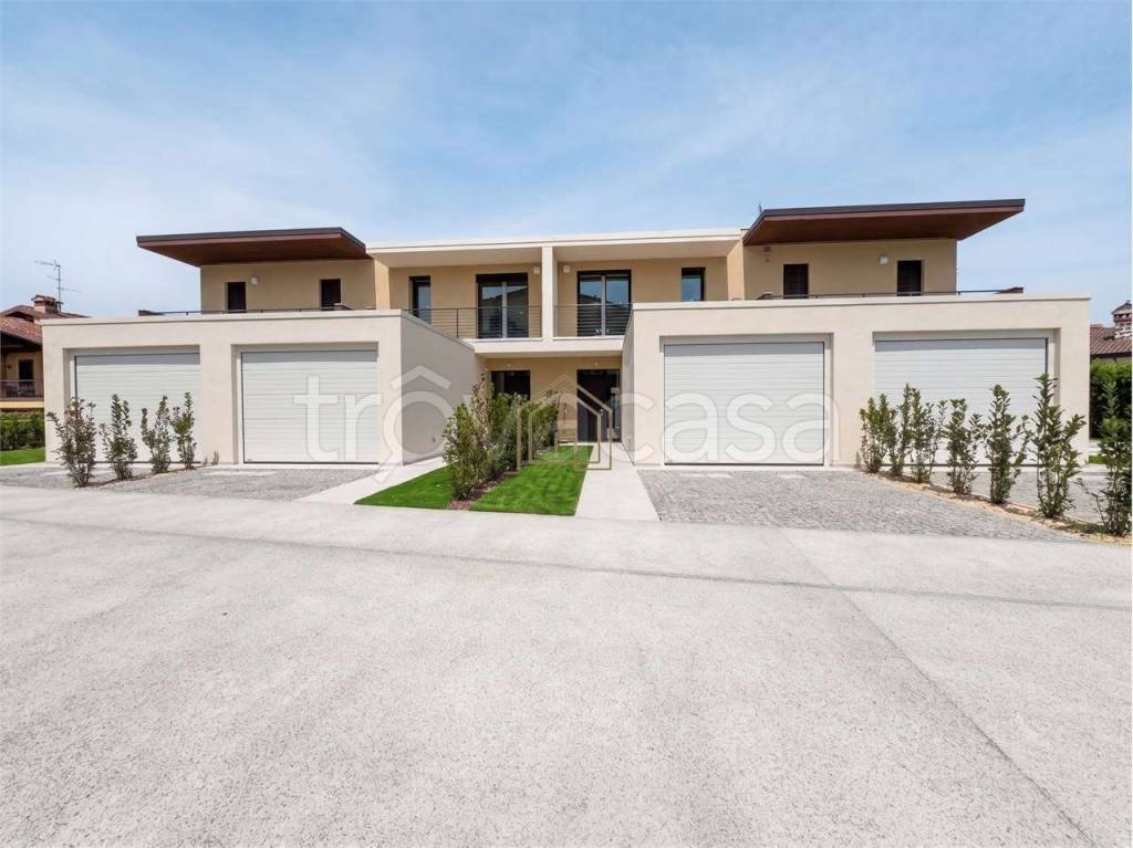 casa indipendente in vendita a Desenzano del Garda in zona Rivoltella