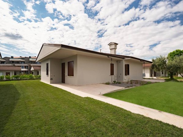 casa indipendente in vendita a Desenzano del Garda