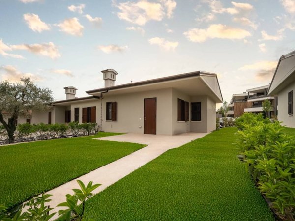 casa indipendente in vendita a Desenzano del Garda