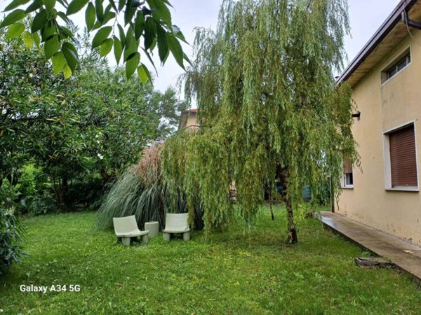 casa indipendente a Desenzano del Garda in zona San Martino della Battaglia