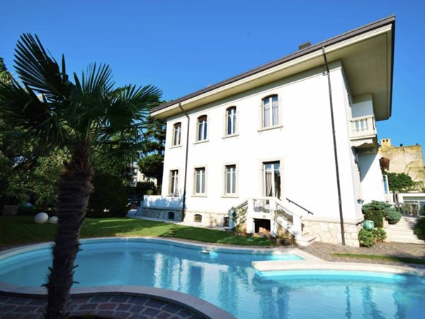 casa indipendente in vendita a Desenzano del Garda