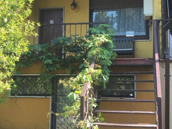 appartamento in vendita a Desenzano del Garda in zona Rivoltella