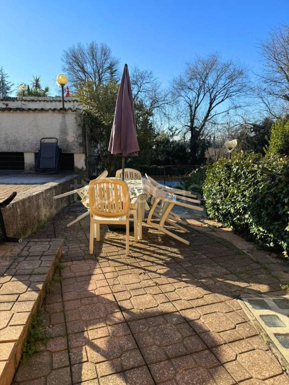 appartamento in vendita a Desenzano del Garda in zona Rivoltella