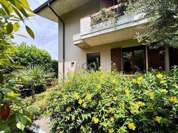 casa indipendente in vendita a Desenzano del Garda