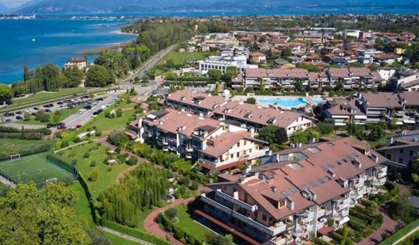 appartamento in vendita a Desenzano del Garda in zona Rivoltella