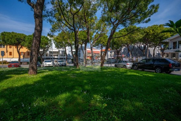 appartamento in vendita a Desenzano del Garda in zona Rivoltella
