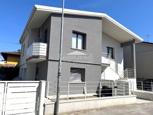 casa indipendente in vendita a Desenzano del Garda