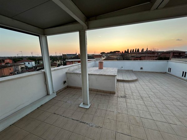 appartamento in vendita a Desenzano del Garda in zona Rivoltella