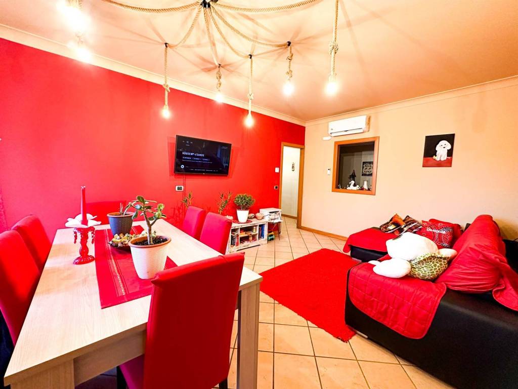 appartamento in vendita a Desenzano del Garda in zona Rivoltella