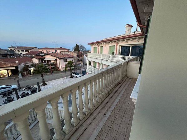 appartamento in vendita a Desenzano del Garda in zona Rivoltella