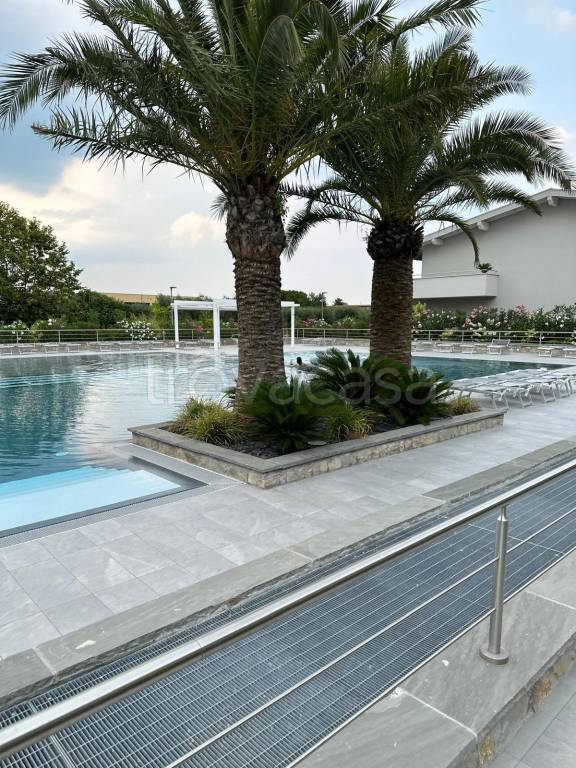 appartamento in vendita a Desenzano del Garda in zona Rivoltella