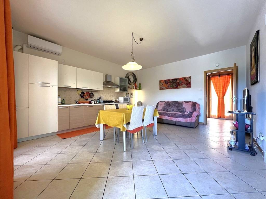 appartamento in vendita a Desenzano del Garda in zona Rivoltella