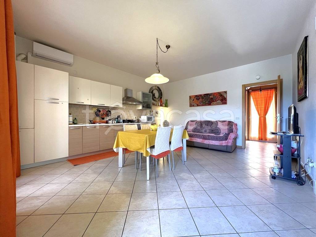 appartamento in vendita a Desenzano del Garda in zona Rivoltella