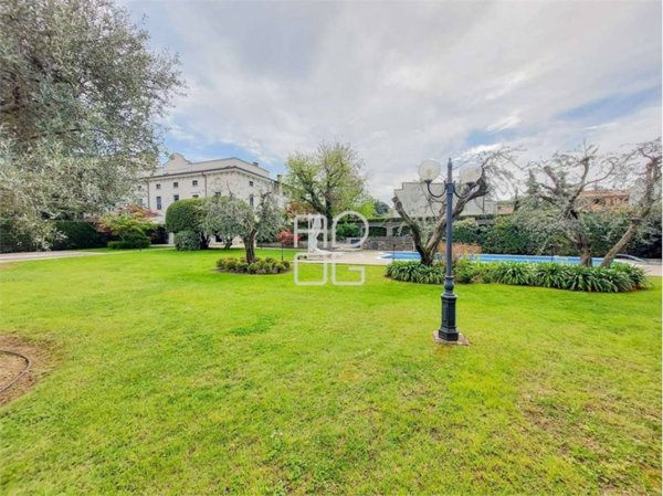 casa indipendente in vendita a Desenzano del Garda