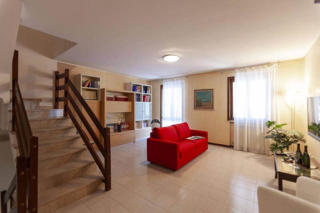 casa indipendente in vendita a Desenzano del Garda