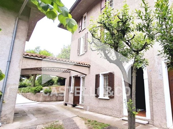 casa indipendente in vendita a Desenzano del Garda in zona San Pietro