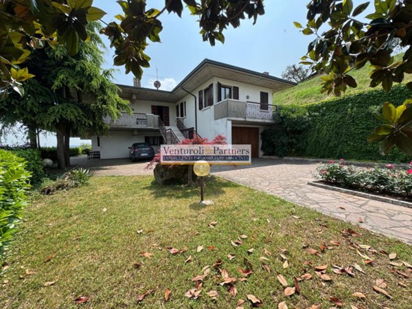casa indipendente in vendita a Desenzano del Garda