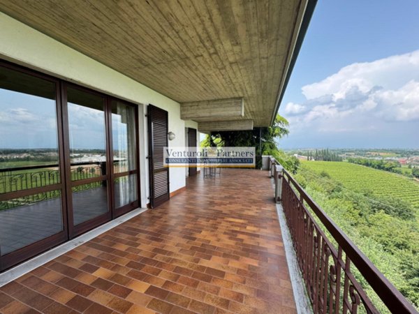 casa indipendente in vendita a Desenzano del Garda