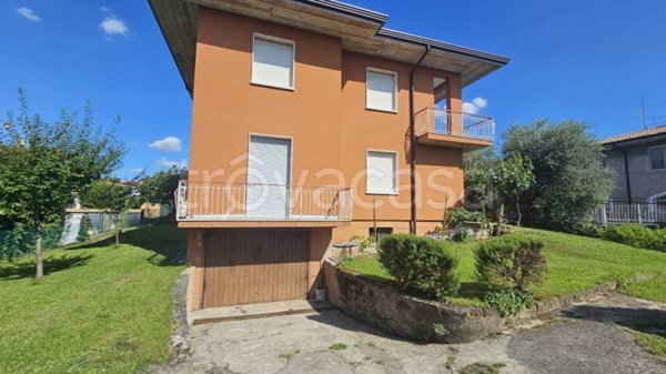 casa indipendente in vendita a Desenzano del Garda in zona Rivoltella