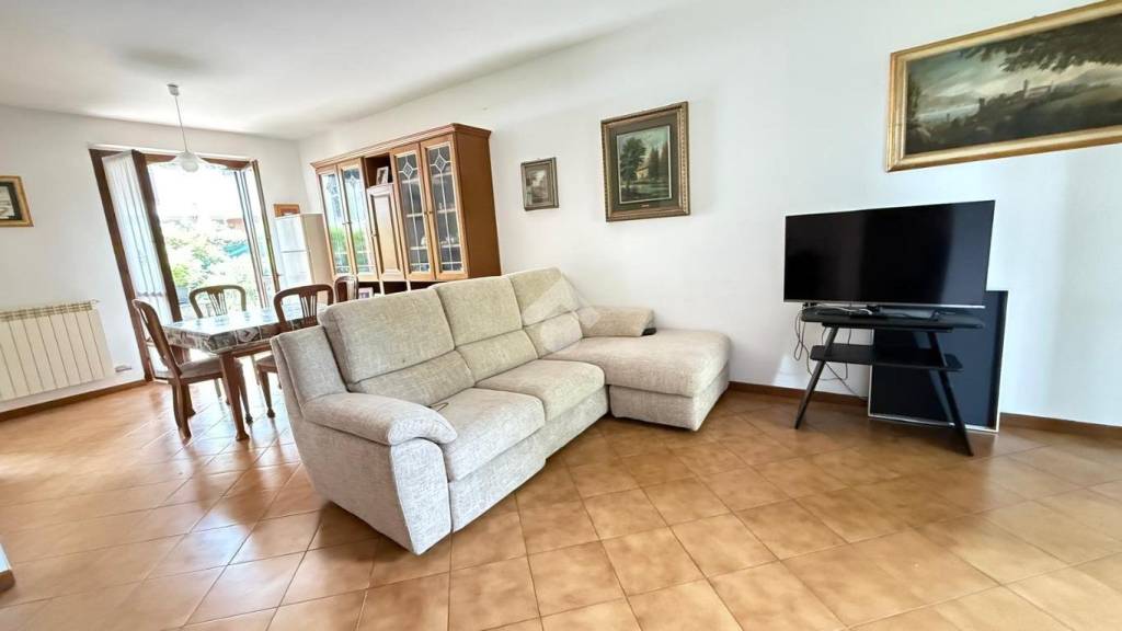 casa indipendente in vendita a Desenzano del Garda in zona Rivoltella
