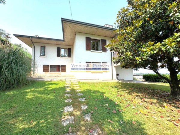 casa indipendente in vendita a Desenzano del Garda