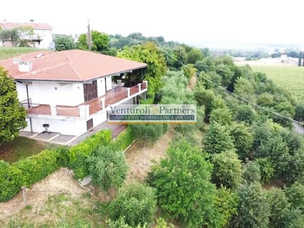 casa indipendente in vendita a Desenzano del Garda