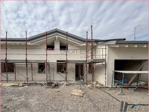 casa indipendente in vendita a Desenzano del Garda in zona Rivoltella
