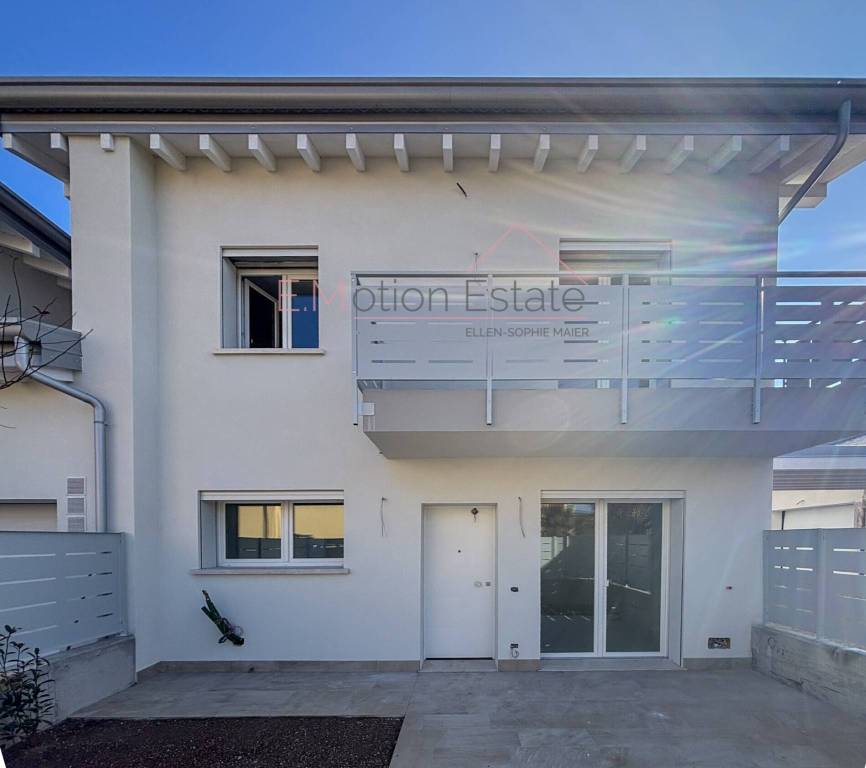 casa indipendente in vendita a Desenzano del Garda in zona Rivoltella