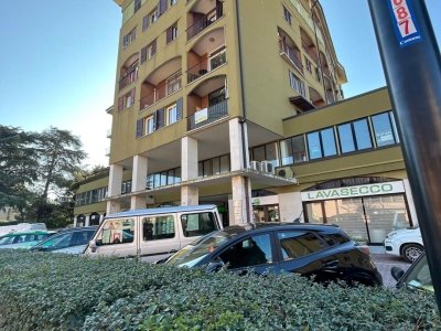 ufficio in vendita a Desenzano del Garda