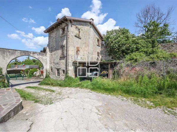 casa indipendente in vendita a Desenzano del Garda
