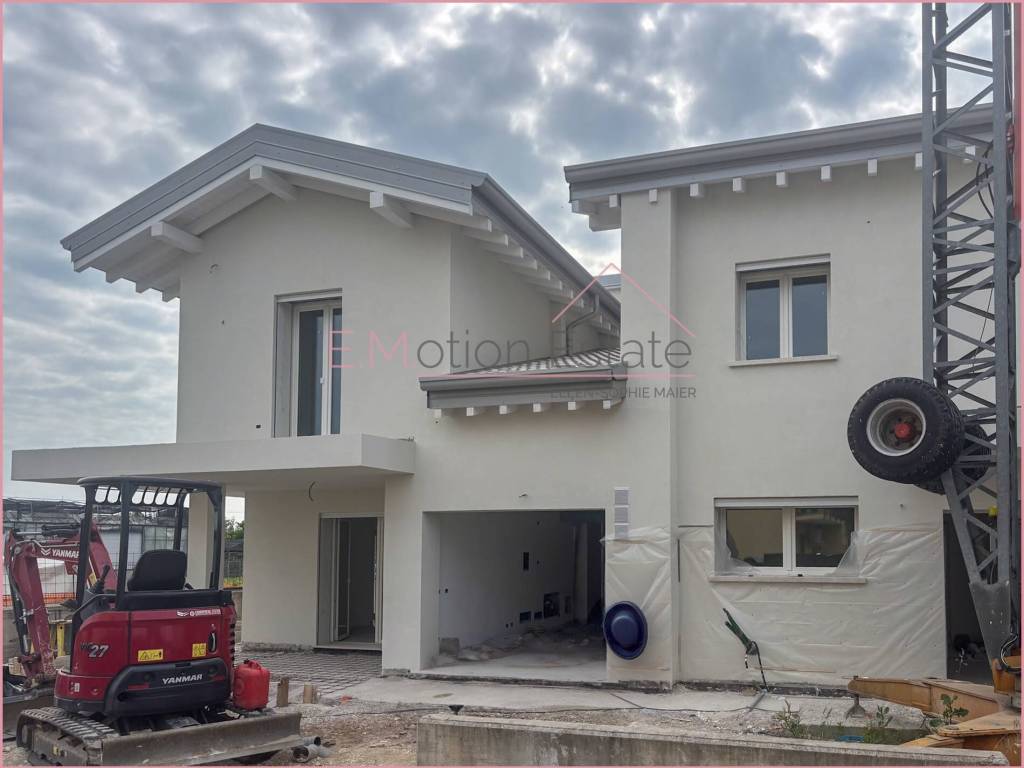 casa indipendente in vendita a Desenzano del Garda in zona Rivoltella
