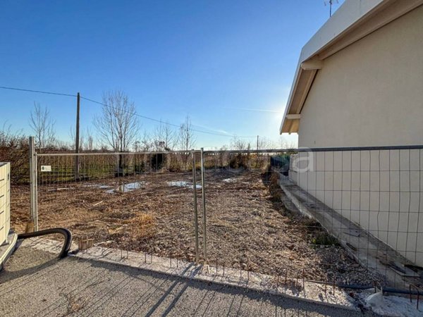 casa indipendente in vendita a Desenzano del Garda in zona Rivoltella