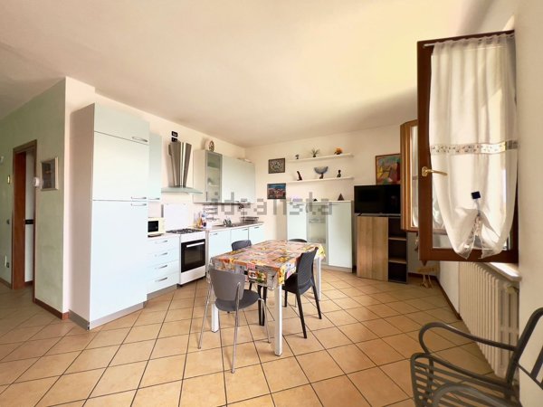 appartamento in vendita a Desenzano del Garda in zona Rivoltella