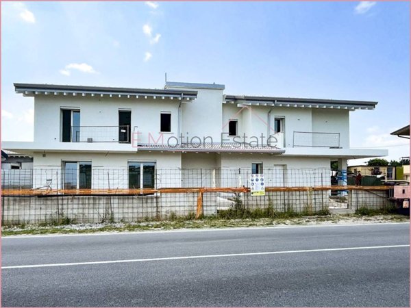 casa indipendente in vendita a Desenzano del Garda in zona Rivoltella
