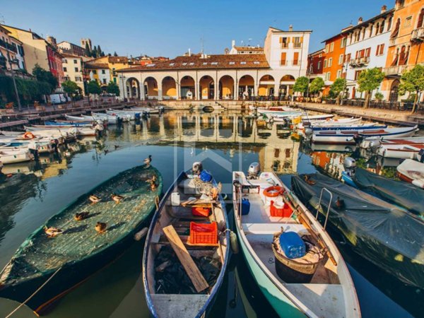 casa indipendente in vendita a Desenzano del Garda