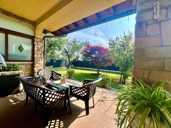 casa indipendente in vendita a Desenzano del Garda