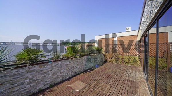 ufficio in vendita a Desenzano del Garda in zona Campeggio sul Vò