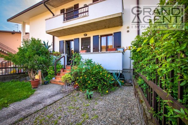 casa indipendente a Desenzano del Garda in zona San Martino della Battaglia