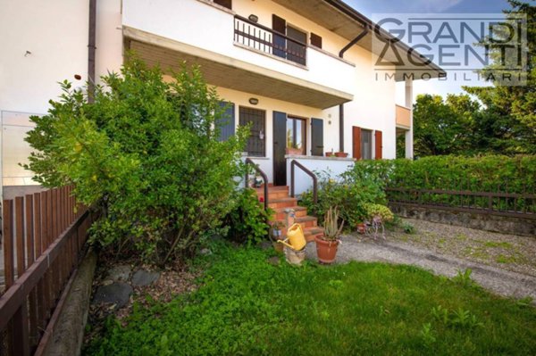 casa indipendente a Desenzano del Garda in zona San Martino della Battaglia