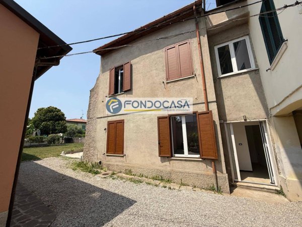appartamento in vendita a Desenzano del Garda in zona Rivoltella