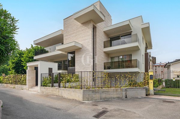 appartamento in vendita a Desenzano del Garda