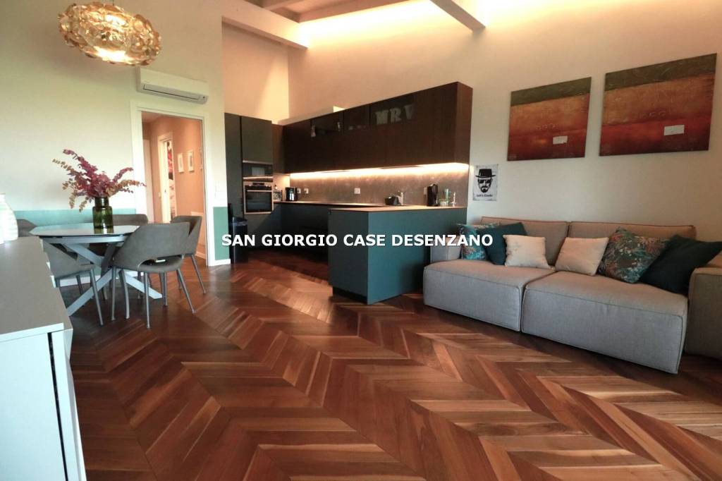 appartamento in vendita a Desenzano del Garda in zona Rivoltella