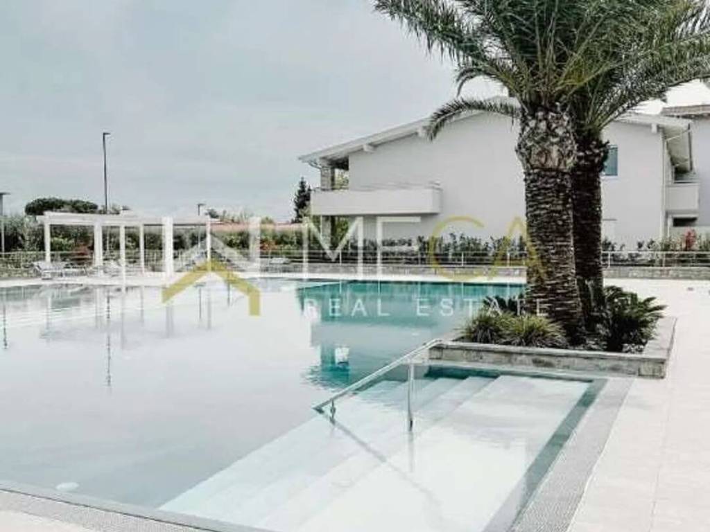 appartamento in vendita a Desenzano del Garda in zona Rivoltella